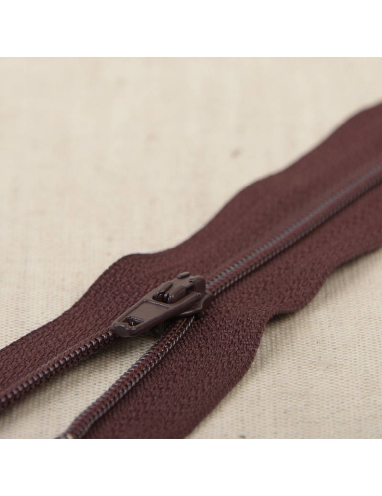 Fermeture fine polyester 35 cm rouge Fermeture fine polyester 35 cm rouge