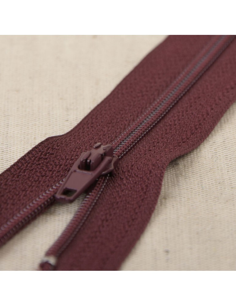 Fermeture fine polyester 35 cm rouge Fermeture fine polyester 35 cm rouge
