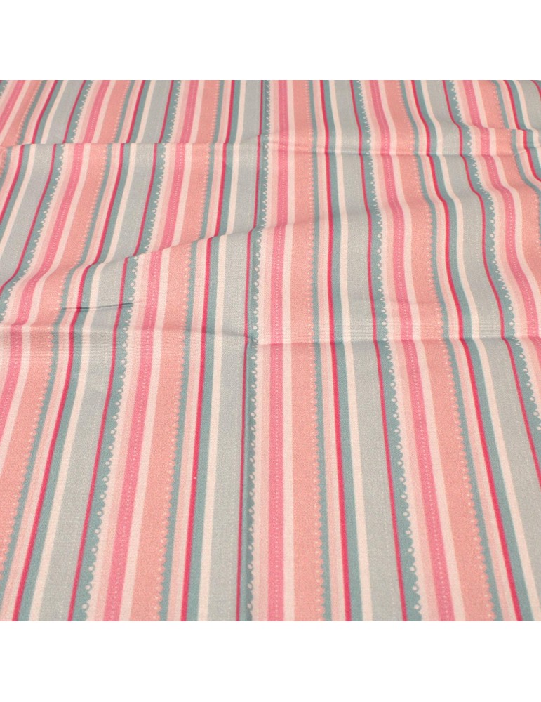 Coupon patchwork coton dentelle/rayure 45 x 48 cm Coupon patchwork coton dentelle/rayure 45 x 48 cm
