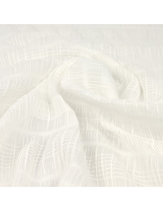 Tissu gaufré brodé ivoire