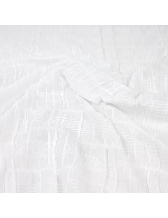 Tissu gaufré brodé blanc