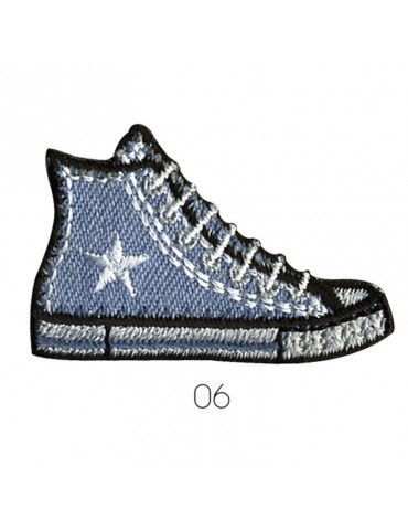 Écusson M brodé bleu